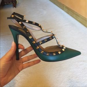 Used green Valentino rock stud 4” heels.